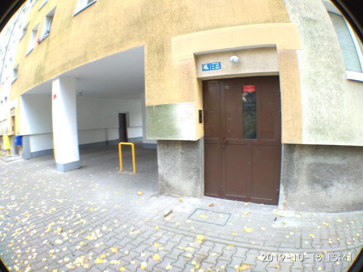 2120 Przyjazni 4 - Tanie - Samodzielne Zameldowanie - Self Check In Homestay