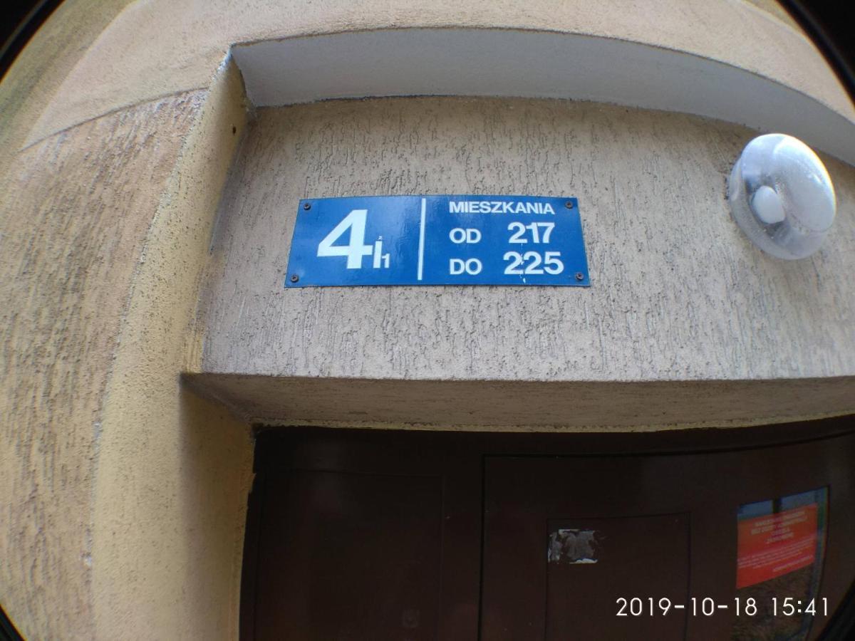 Homestay 2120 Przyjazni 4 - Tanie - Samodzielne Zameldowanie - Self Check In Poznan