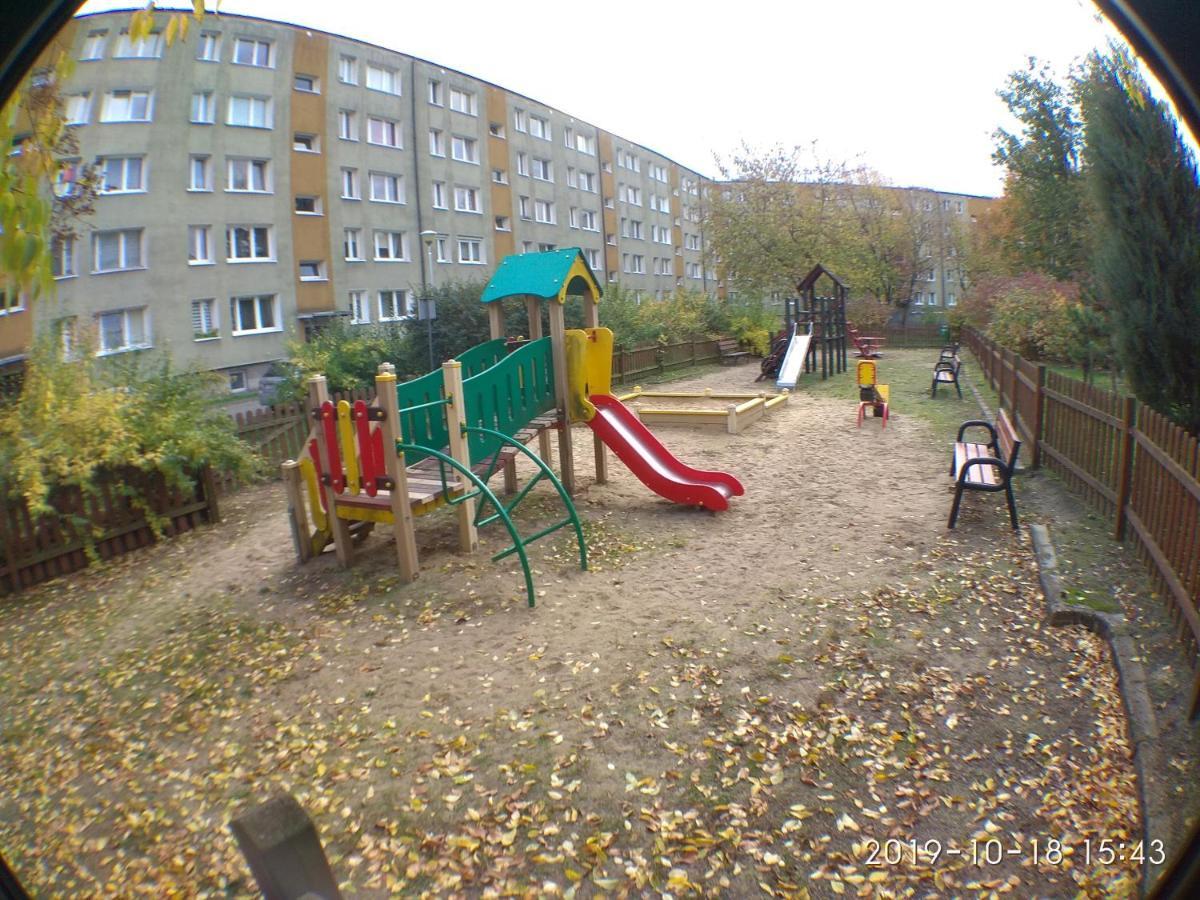 2120 Przyjazni 4 - Tanie - Samodzielne Zameldowanie - Self Check In Homestay *